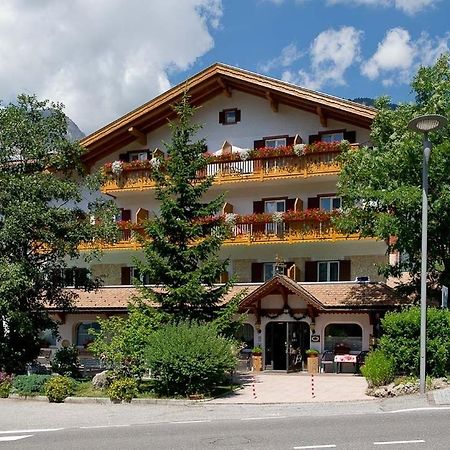 Hotel Cristallo Vigo di Fassa Exterior foto