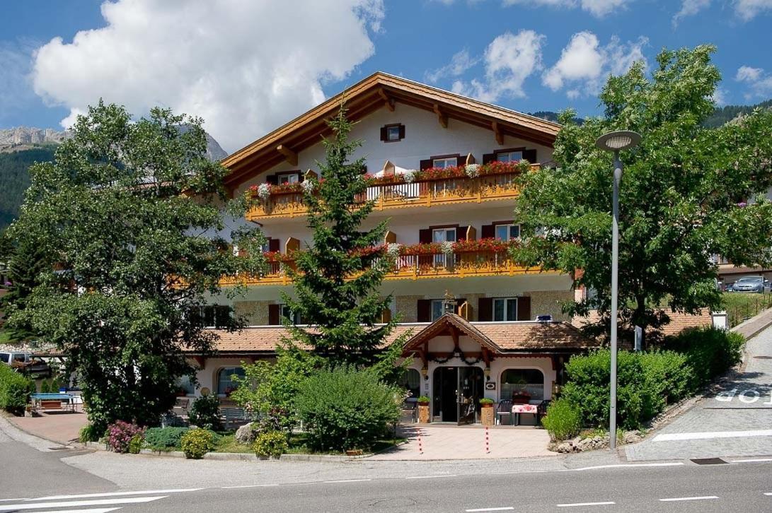 Hotel Cristallo Vigo di Fassa Exterior foto